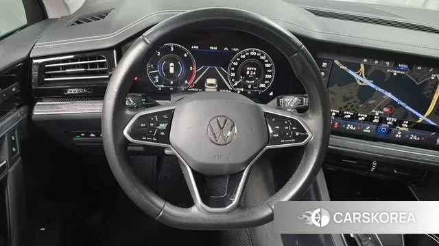 Volkswagen Touareg 3rd generation 2021 Серебряный из Кореи, фото 4