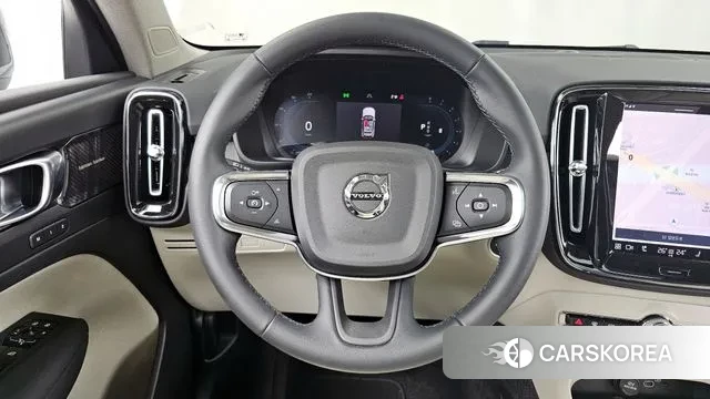 Volvo XC40 2022 Светло-серебряный цвет из Кореи, фото 4