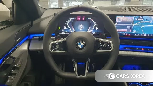 BMW 5 Series (G60) 2025 Белый из Кореи, фото 4