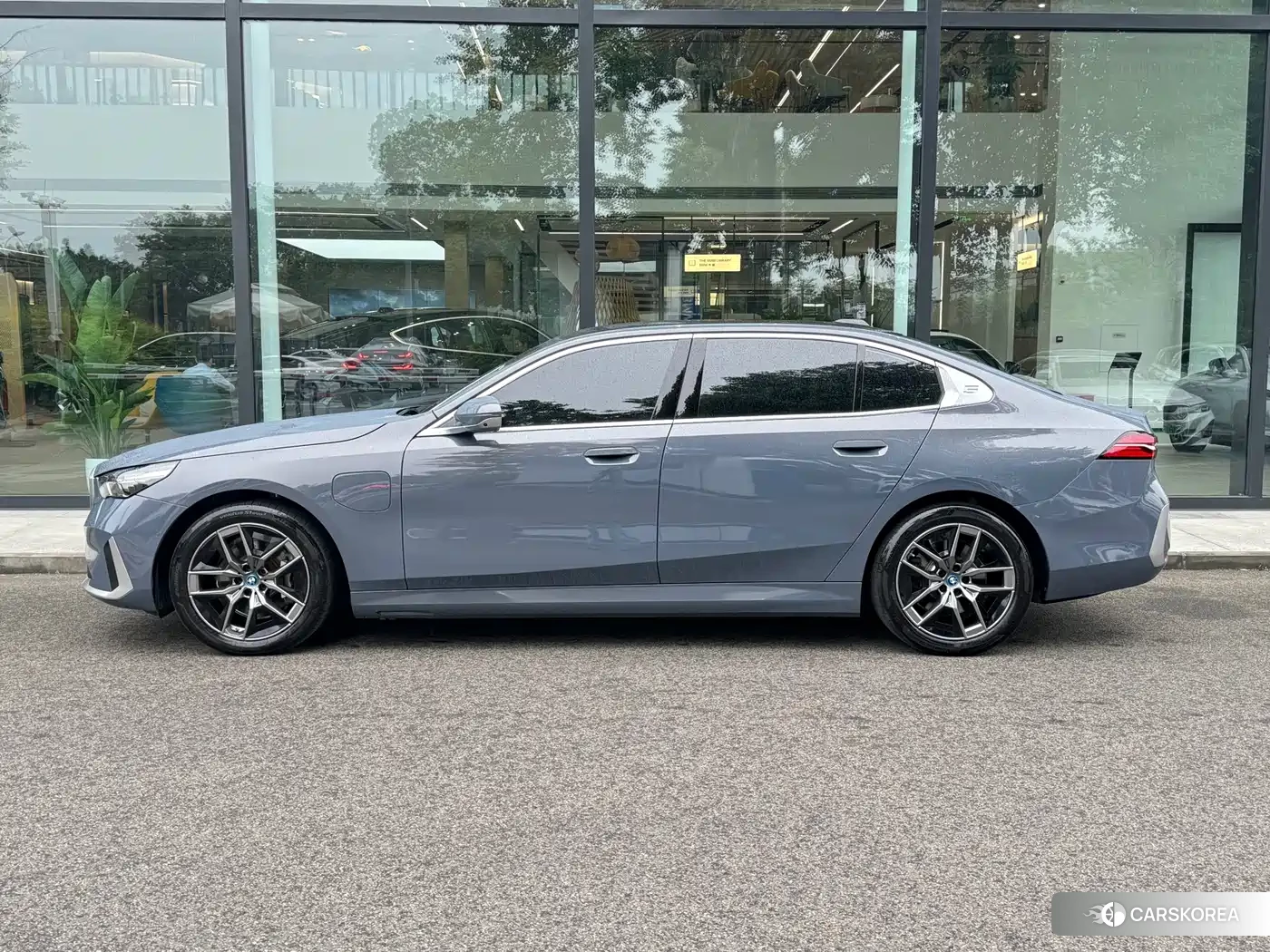 BMW i5 2024 Silver/gray из Китая, фото 4