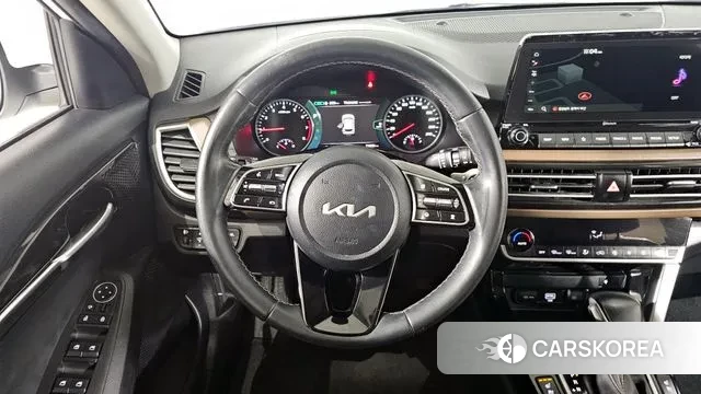 Kia Seltos 2022 Белый из Кореи, фото 4