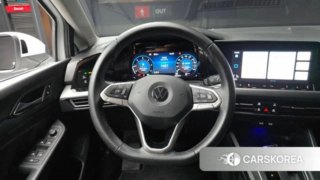 Volkswagen Golf 8th Generation 2022 Белый из Кореи, фото 4