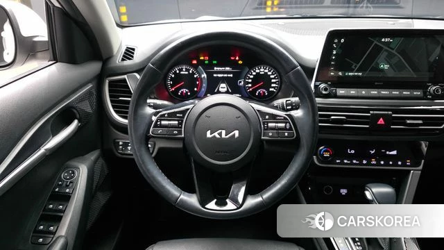 Kia Seltos 2022 Белый из Кореи, фото 4