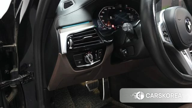 BMW 5 Series (G30) 2021 Черный из Кореи, фото 4
