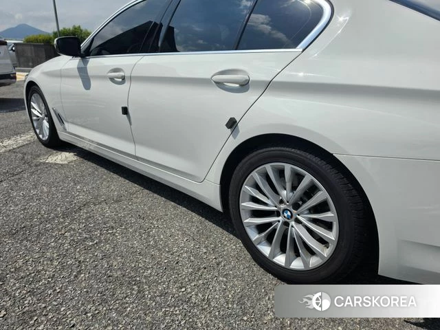 BMW 5 Series (G30) 2021 Белый из Кореи, фото 4