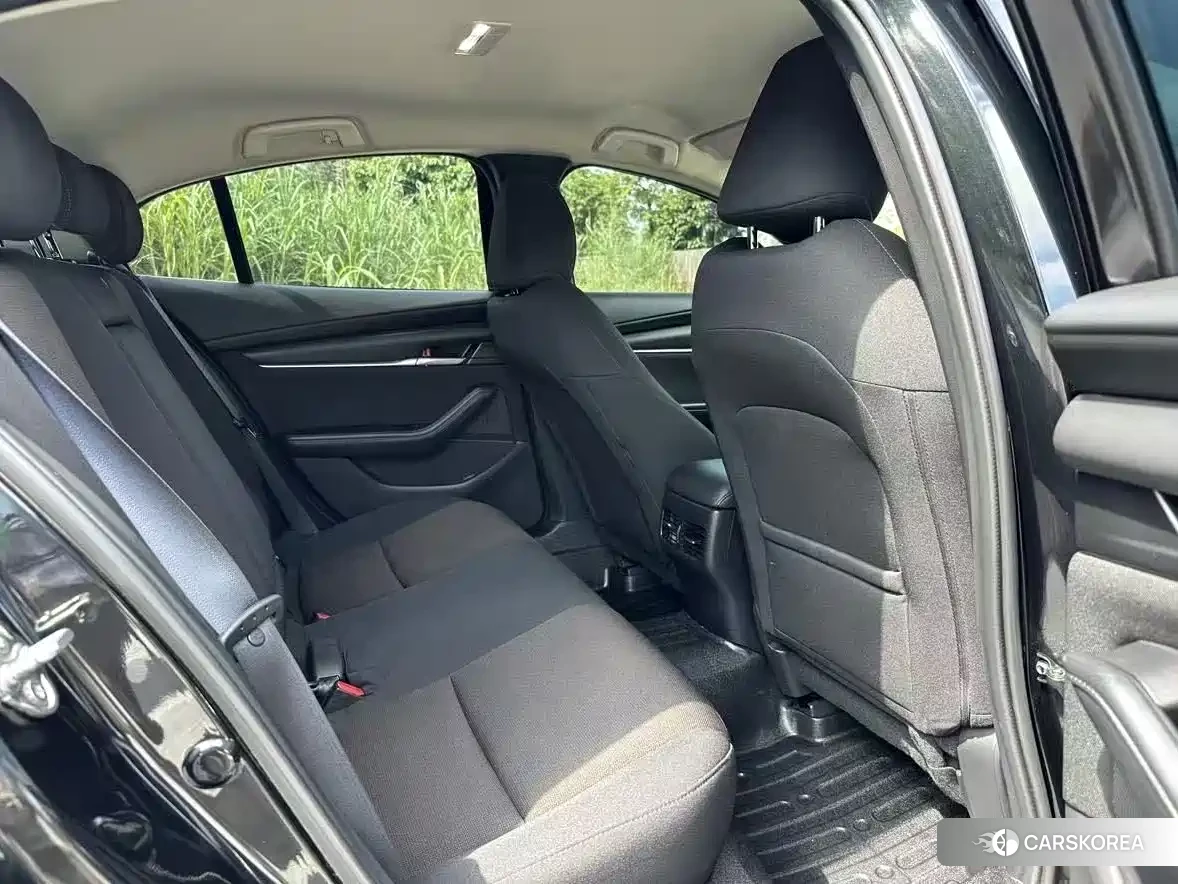 Mazda 3 2022 Черный из Китая, фото 4