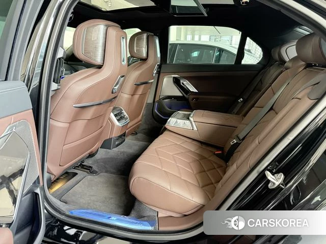BMW 7 series 2024 Черный из Китая, фото 4