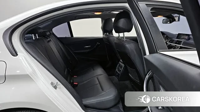 BMW 3 Series (F30) 2018 Белый из Кореи, фото 4