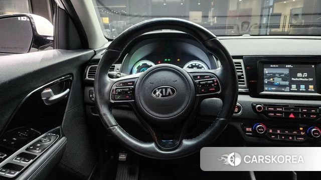 Kia Niro 2018 Белый из Кореи, фото 4
