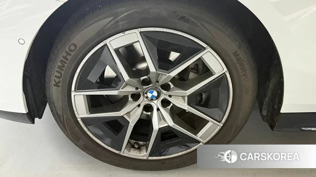 BMW 5 Series (G60) 2024 Белый из Кореи, фото 4