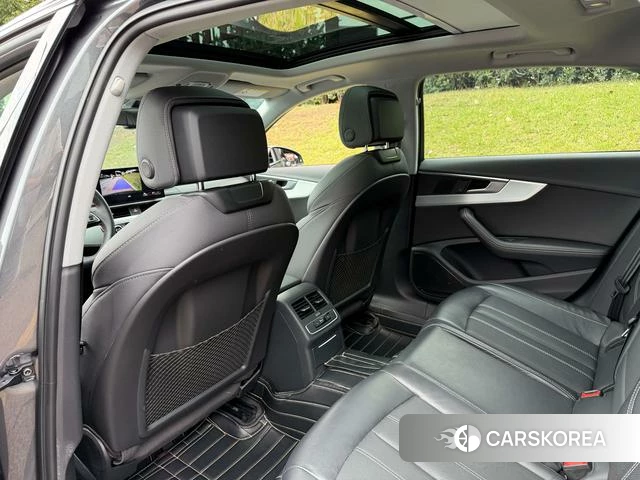 Audi A4L 2023 Темно-серый из Китая, фото 4