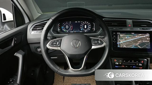 Volkswagen Tiguan second Generation 2023 Белый из Кореи, фото 4