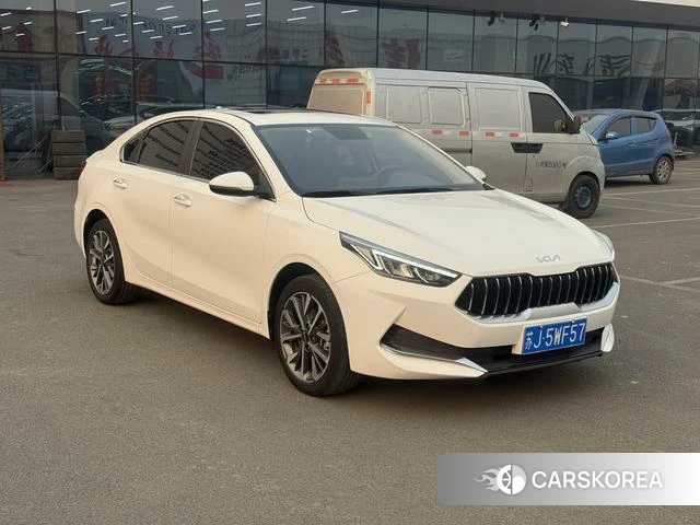 Kia K3 2023 Белый из Китая, фото 4