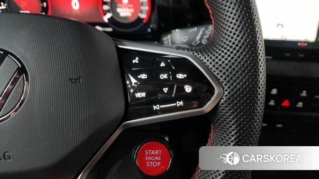 Volkswagen Golf 8th Generation 2023 Белый из Кореи, фото 4