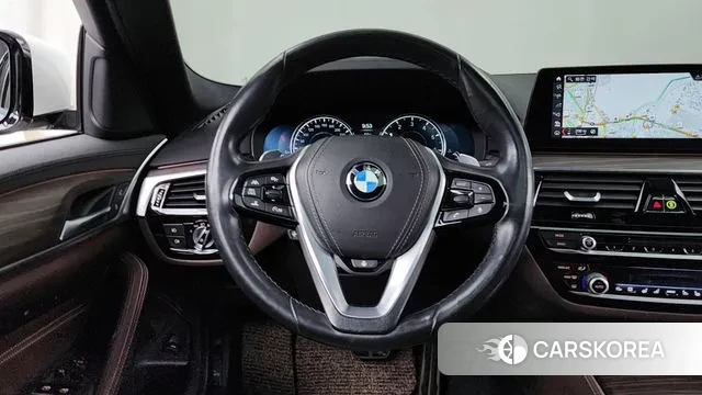 BMW 5 Series (G30) 2018 Белый из Кореи, фото 4