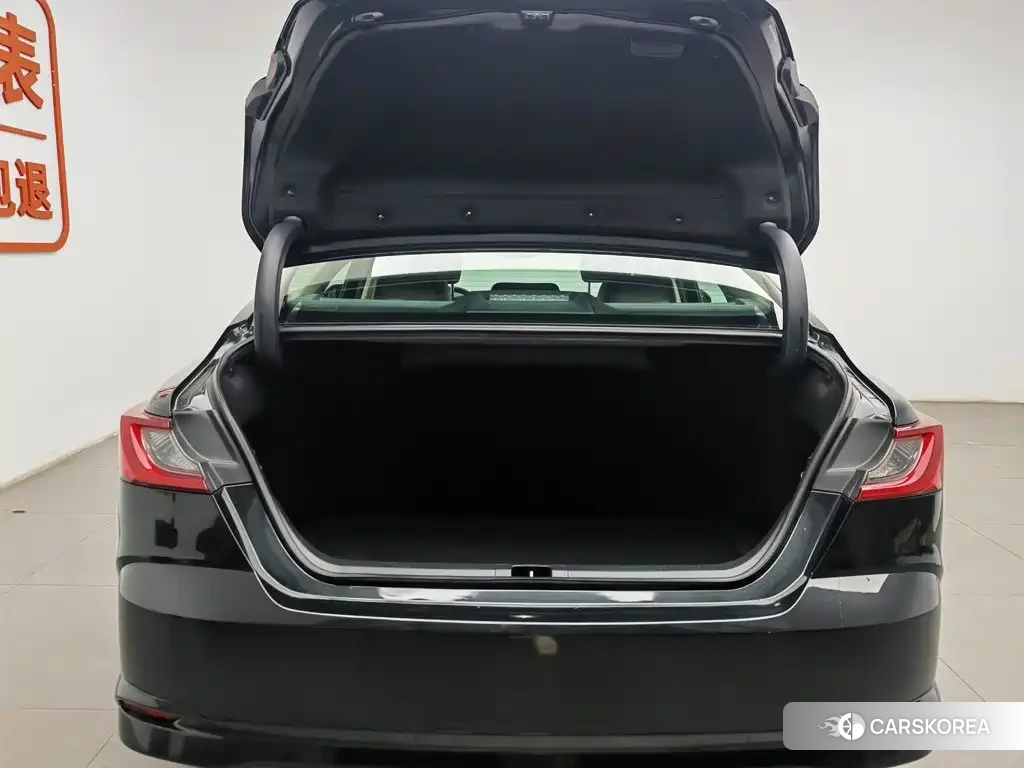 Toyota Camry 2024 Черный из Китая, фото 5