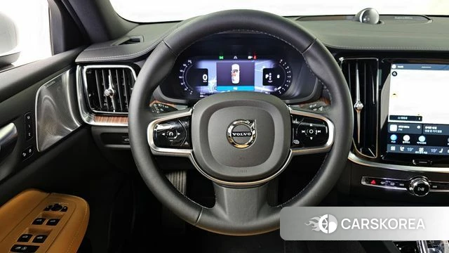 Volvo S60 3rd generation 2023 Белый из Кореи, фото 4