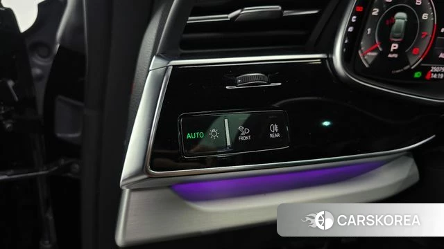 Audi Q8 (4M) 2023 Черный из Кореи, фото 4