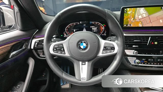 BMW 5 Series (G30) 2021 Серебристо-серый из Кореи, фото 4