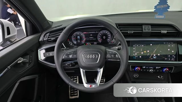 Audi Q3 (F3) 2022 Белый из Кореи, фото 4