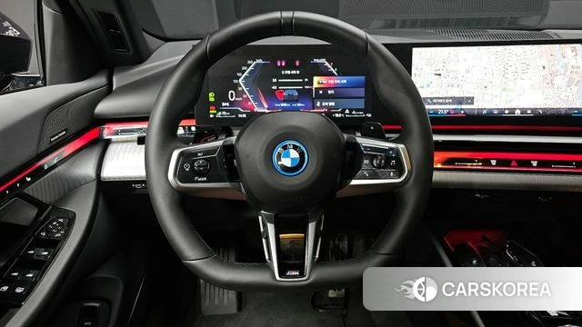 BMW 5 Series (G60) 2025 Черный из Кореи, фото 4