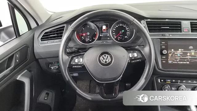 Volkswagen Tiguan second Generation 2019 Белый из Кореи, фото 4