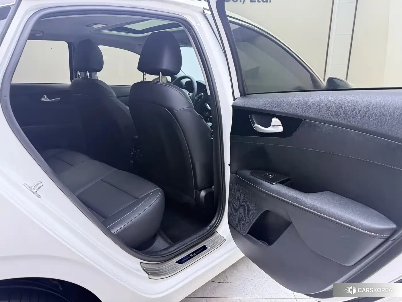 Kia K3 2023 Белый из Китая, фото 4