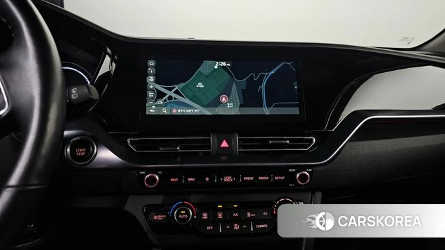 Kia Niro Plus 2023 Белый из Кореи, фото 4