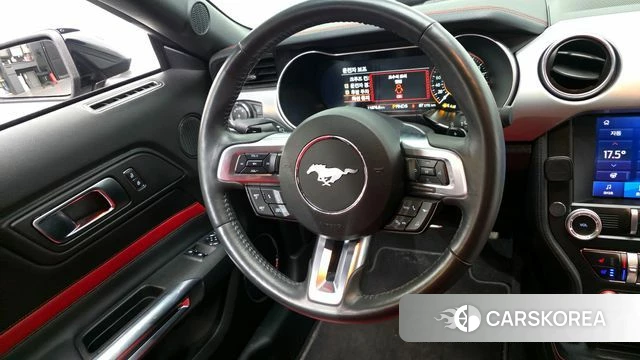 Ford Mustang 2023 Черный из Кореи, фото 4