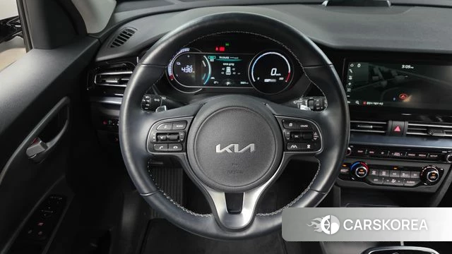 Kia Niro Plus 2023 Белый из Кореи, фото 4