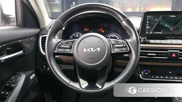 Kia Seltos 2022 Белый из Кореи, фото 4