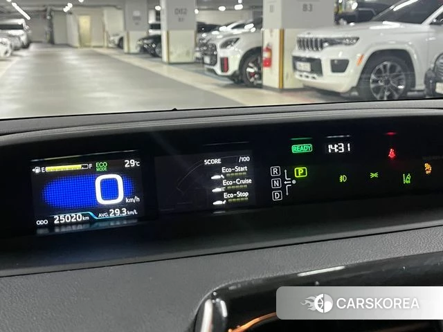 Toyota Prius 4th Generation 2021 Серебристо-серый из Кореи, фото 4