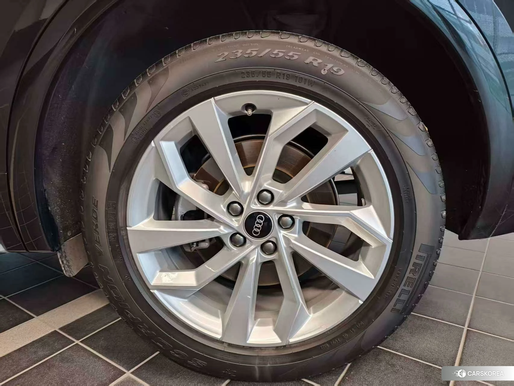 Audi Q5L 2021 Черный из Китая, фото 4
