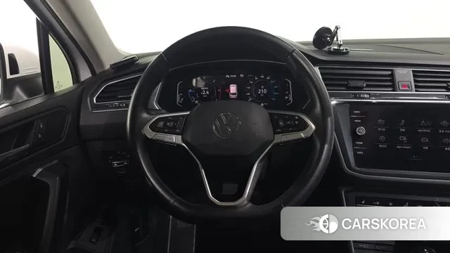 Volkswagen Tiguan second Generation 2022 Белый из Кореи, фото 4