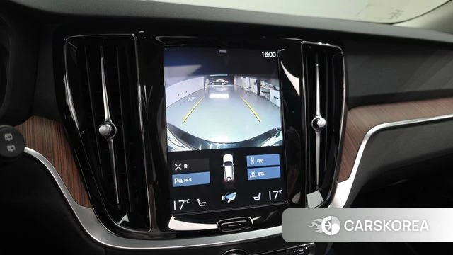 Volvo V60 Cross-Country 2nd Generation 2019 Черный из Кореи, фото 4