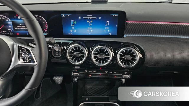 Mercedes-Benz A-Class W177 2024 Белый из Кореи, фото 4