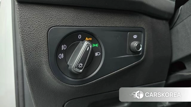 Volkswagen Tiguan second Generation 2019 Белый из Кореи, фото 4