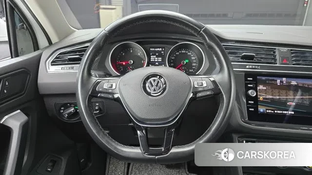 Volkswagen Tiguan second Generation 2020 Белый из Кореи, фото 4