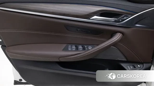 BMW 5 Series (G30) 2021 Белый из Кореи, фото 4