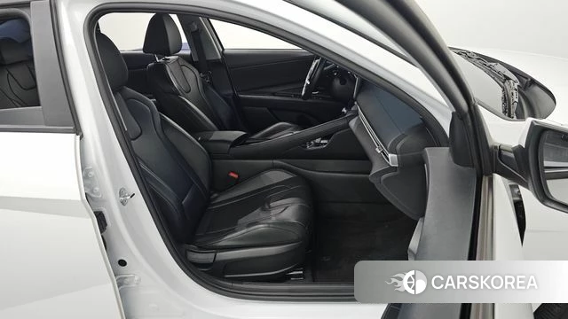 Hyundai Avante Hybrid (CN7) 2023 Белый из Кореи, фото 4