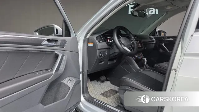 Volkswagen Tiguan second Generation 2022 Серебряный из Кореи, фото 4