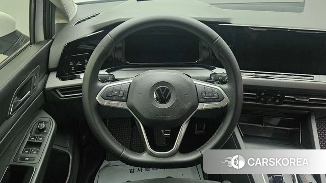 Volkswagen Golf 8th Generation 2022 Белый из Кореи, фото 4