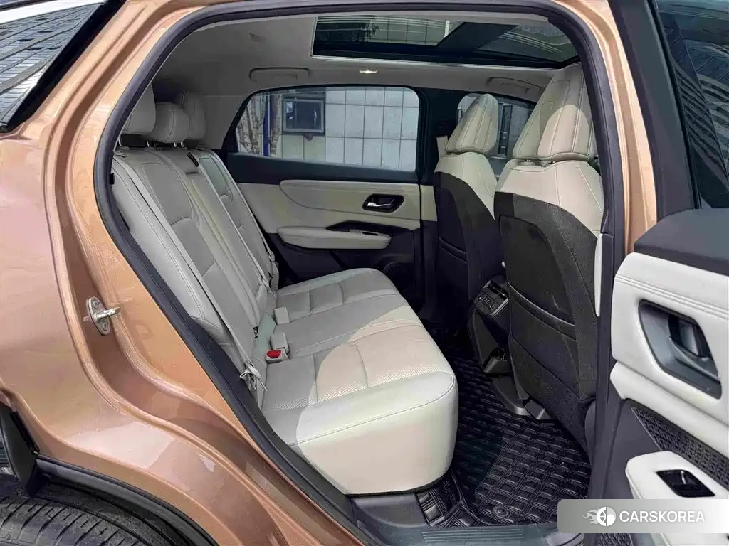 Nissan Ariya 2023 Champagne/brown из Китая, фото 4