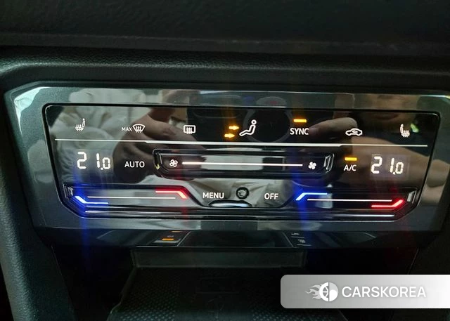 Volkswagen Tiguan second Generation 2023 Белый из Кореи, фото 4