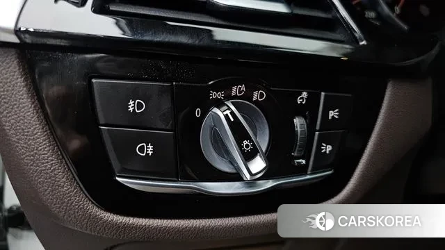 BMW 5 Series (G30) 2018 Белый из Кореи, фото 4