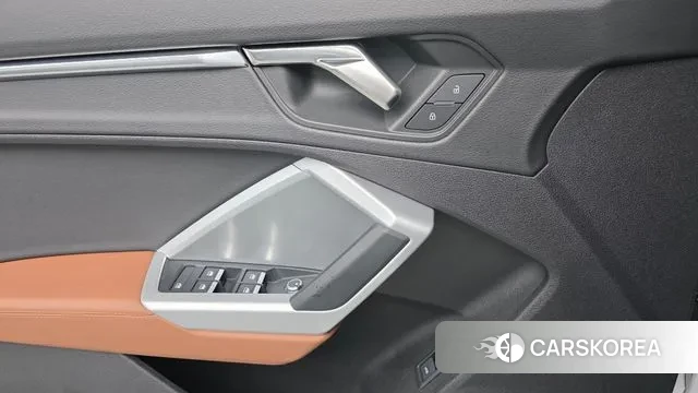 Audi Q3 (F3) 2022 Белый из Кореи, фото 4