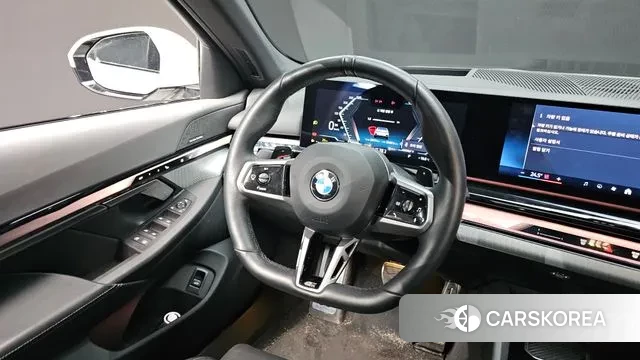 BMW 5 Series (G60) 2024 Белый из Кореи, фото 4