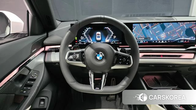 BMW 5 Series (G60) 2025 Белый из Кореи, фото 4