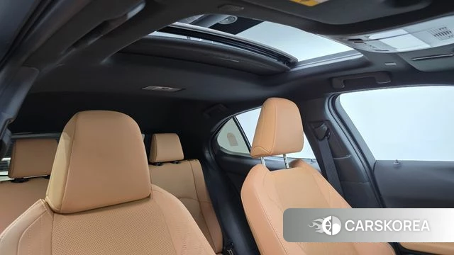 Lexus UX300h 2024 Черный из Кореи, фото 4