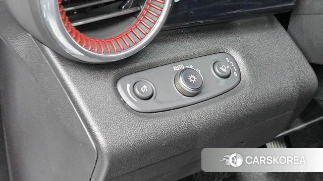 Chevrolet (GM Daewoo) Trax Crossover 2023 Белый из Кореи, фото 4